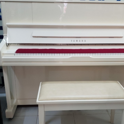 YAMAHA U1J