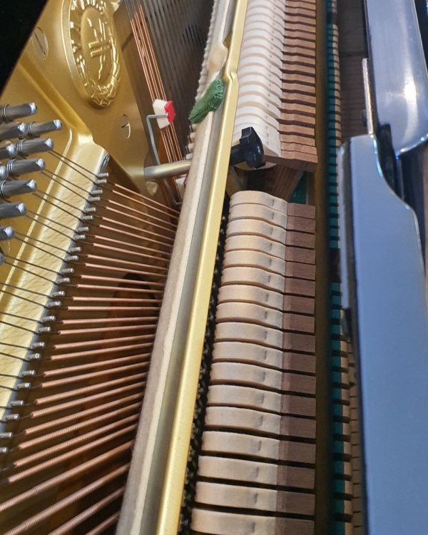 ĐÀN PIANO CƠ YAMAHA UX3