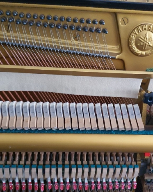 YAMAHA U3H
