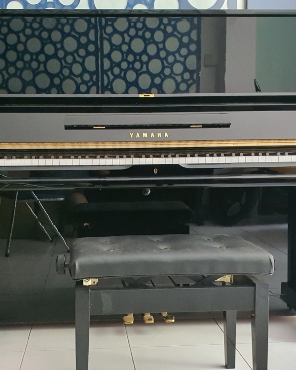 YAMAHA U3H