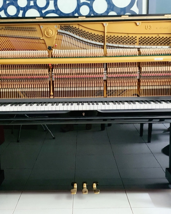 YAMAHA U3H