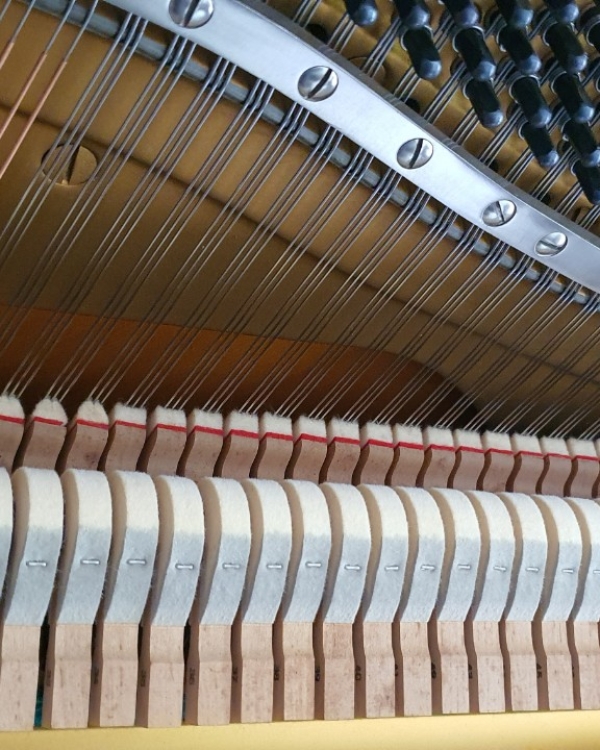 YAMAHA U3H