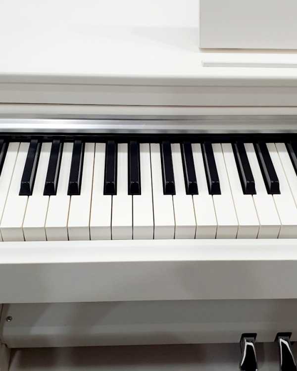 piano yamaha ydp163 white