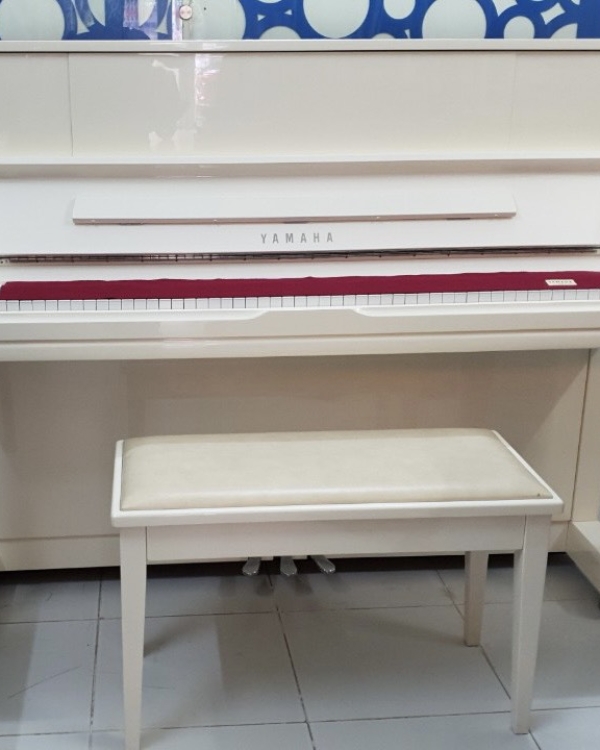 YAMAHA U1J