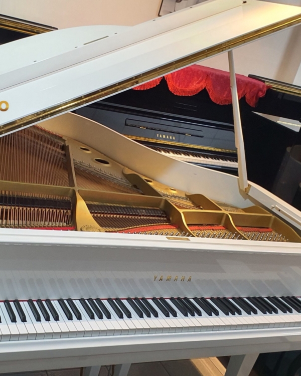ĐÀN GRAND PIANO YAMAHA G2