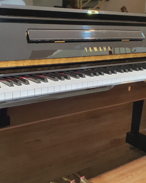 ĐÀN PIANO CƠ YAMAHA UX3