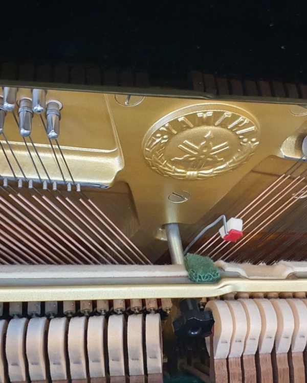 ĐÀN PIANO CƠ YAMAHA UX3