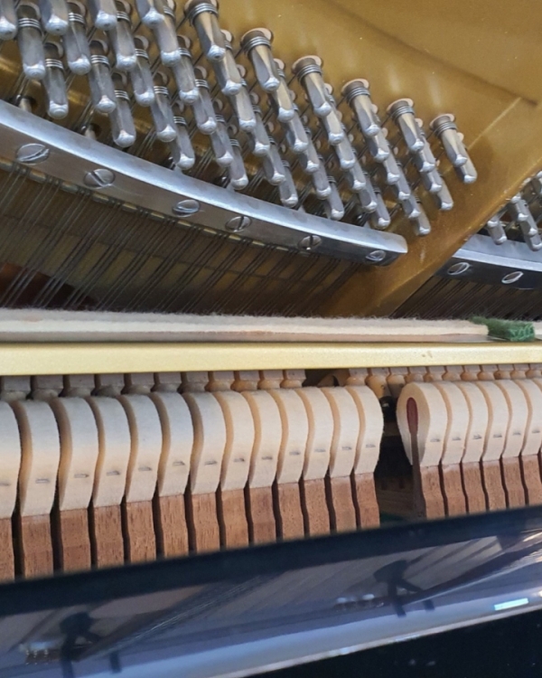ĐÀN PIANO CƠ YAMAHA UX3