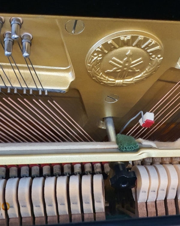 ĐÀN PIANO CƠ YAMAHA UX3