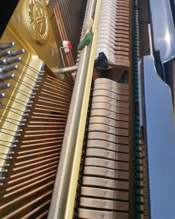 ĐÀN PIANO CƠ YAMAHA UX3