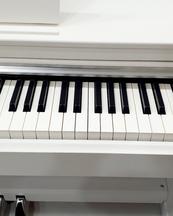 piano yamaha ydp163 white