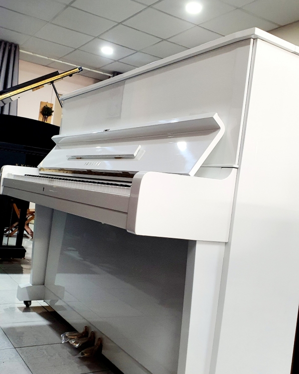 Yamaha U1F