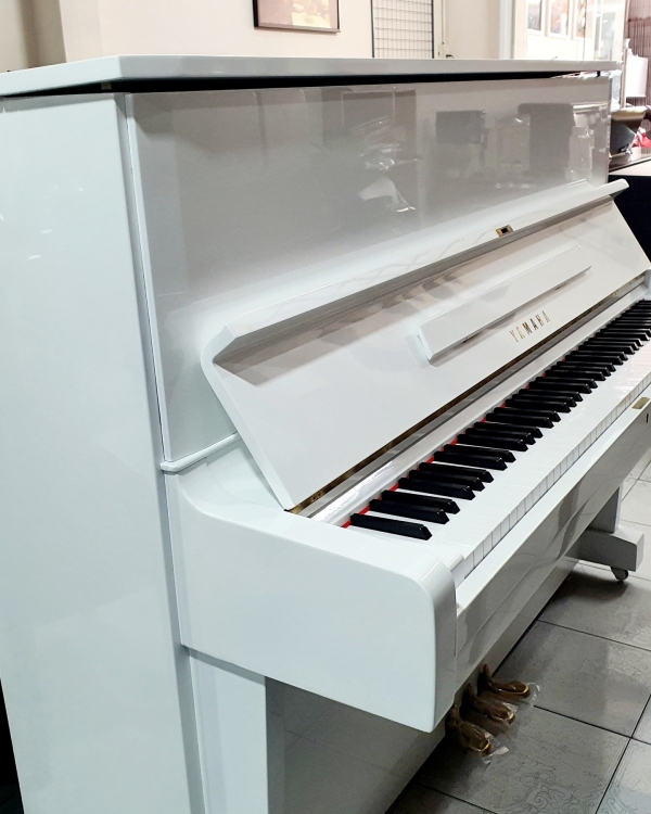 Yamaha U1F
