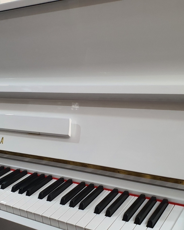 Yamaha U1F