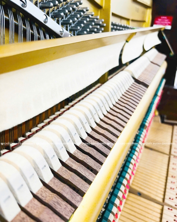 ĐÀN PIANO YAMAHA W102B